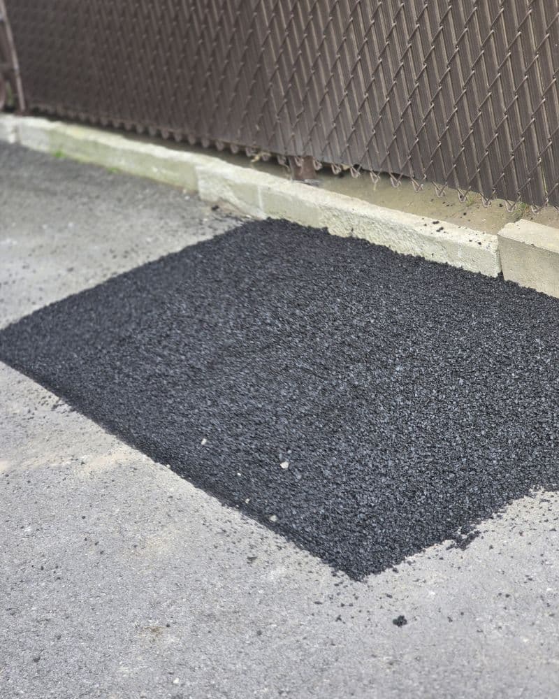 Application asphalte froide (chauffé) pour réparation du nids-de-poule